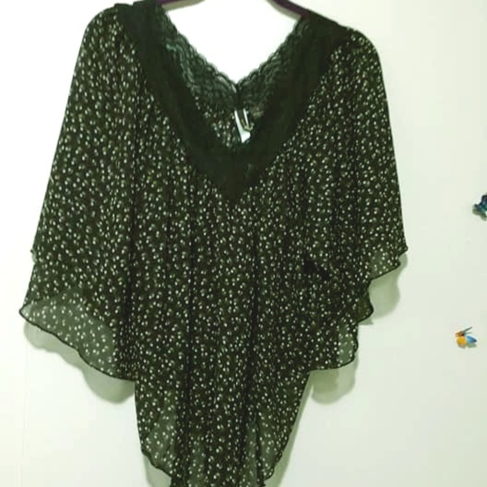 NWT Wilster batwing sleeve top in black, size S